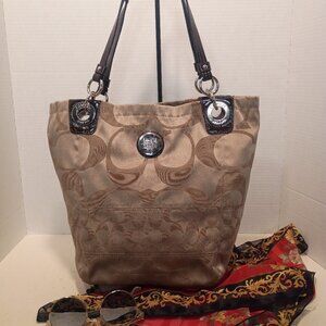 COACH Sateen Signature Tote H0962-14449 Gold Big C Print Patent Leather Trim